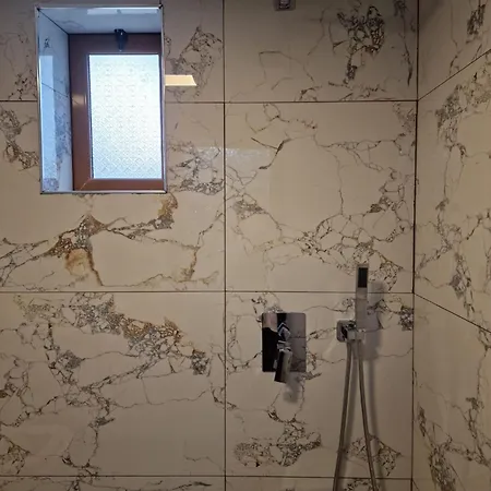 Korado Appartamento Sarandë